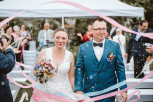 Romantische Hochzeit mit Garten-Trauung und Feier in Clauen